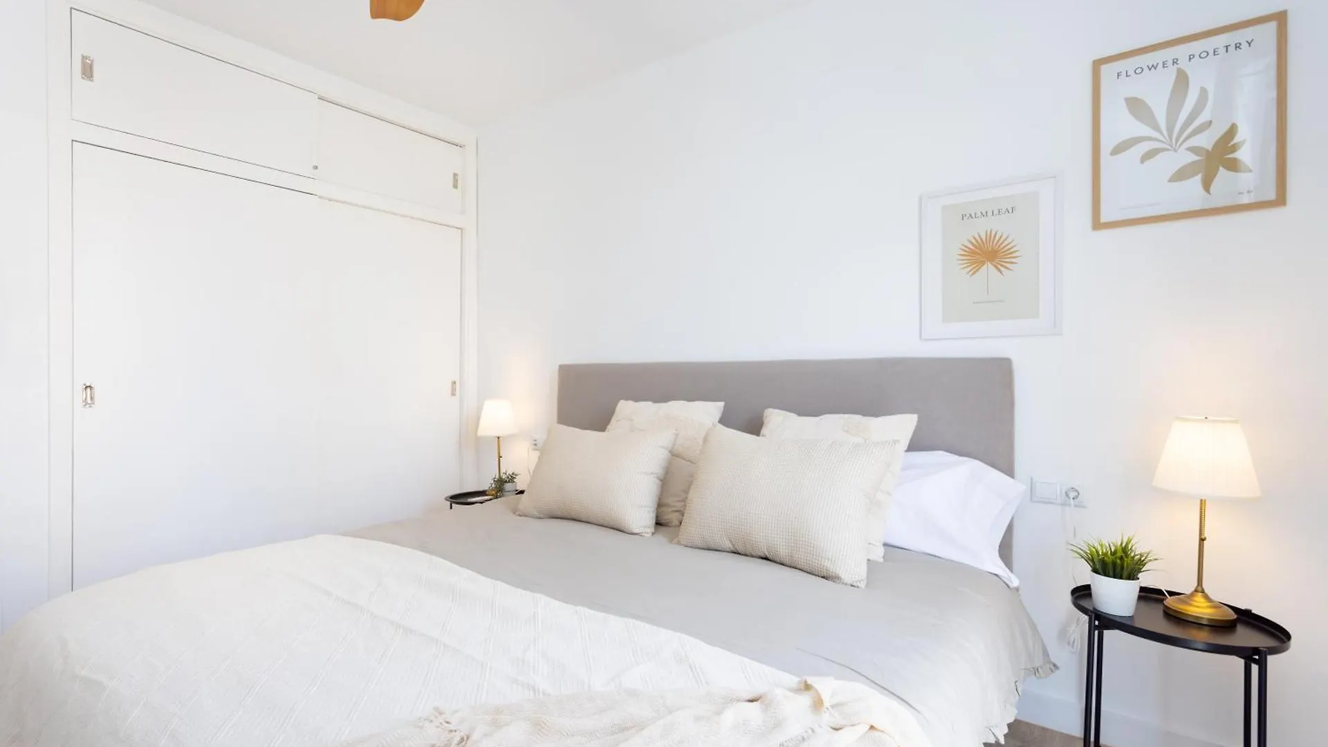 Home2Book Stylish Apt, Pool & Terrace Las Americas 아로나