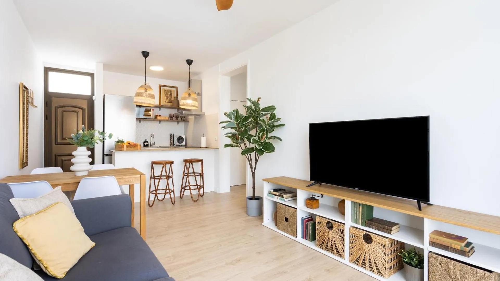 Home2Book Stylish Apt, Pool & Terrace Las Americas 아로나 아파트