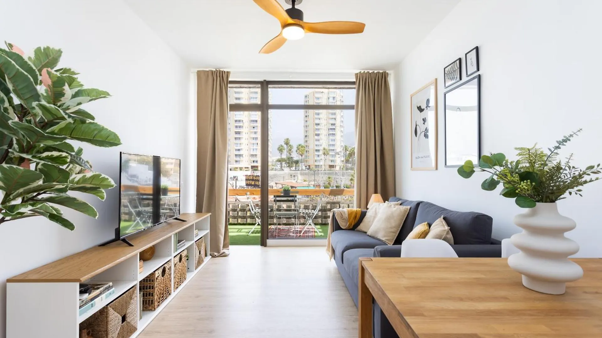 아파트 Home2Book Stylish Apt, Pool & Terrace Las Americas 아로나