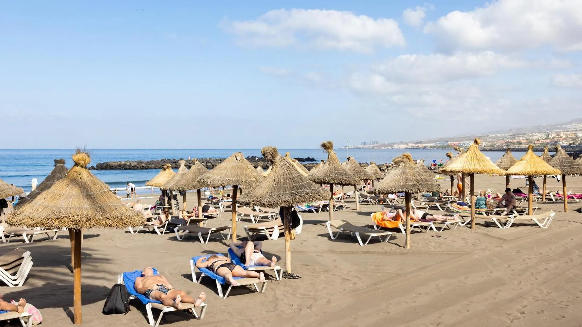 Home2Book Stylish Apt, Pool & Terrace Las Americas 아로나